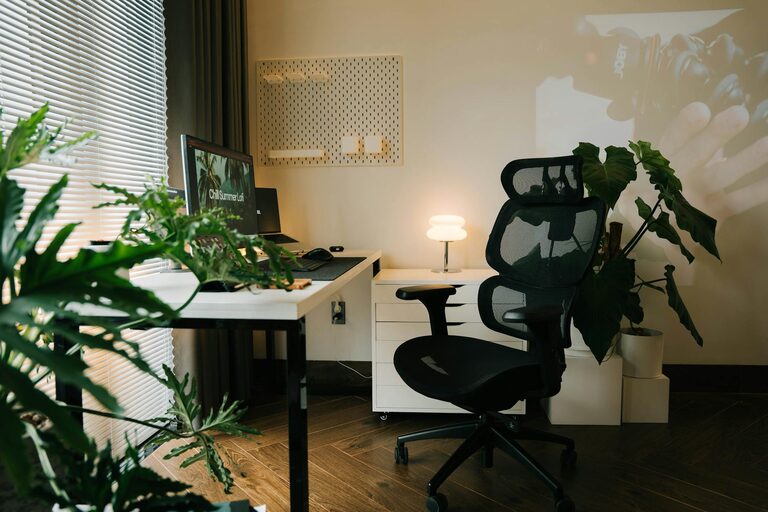 Consejos prácticos para organizar un espacio de trabajo en casa eficiente y cómodo