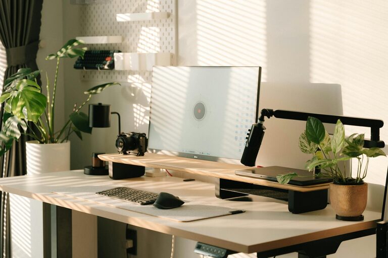 Consejos prácticos para organizar tu espacio de trabajo en casa y ser más productivo