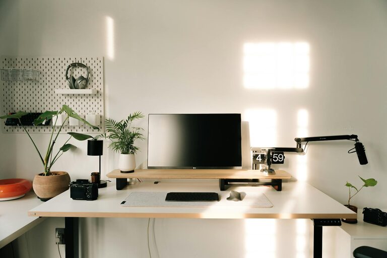 Consejos prácticos para un espacio de trabajo en casa eficiente y cómodo